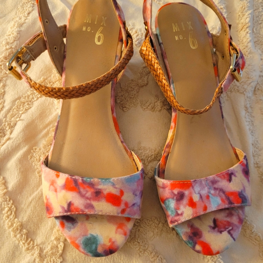 SANDALS